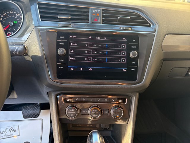 Used 2021 Volkswagen Tiguan SE AWD/4WD image 28