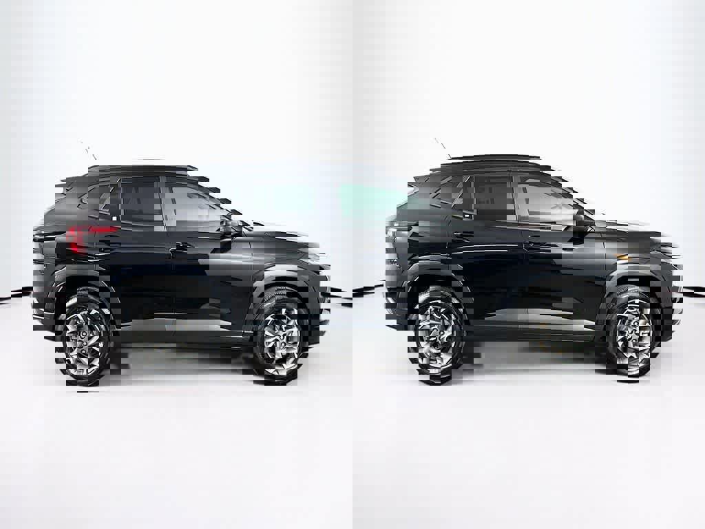 Used 2025 Chevrolet Trax LT w/ LT Convenience Package image 6