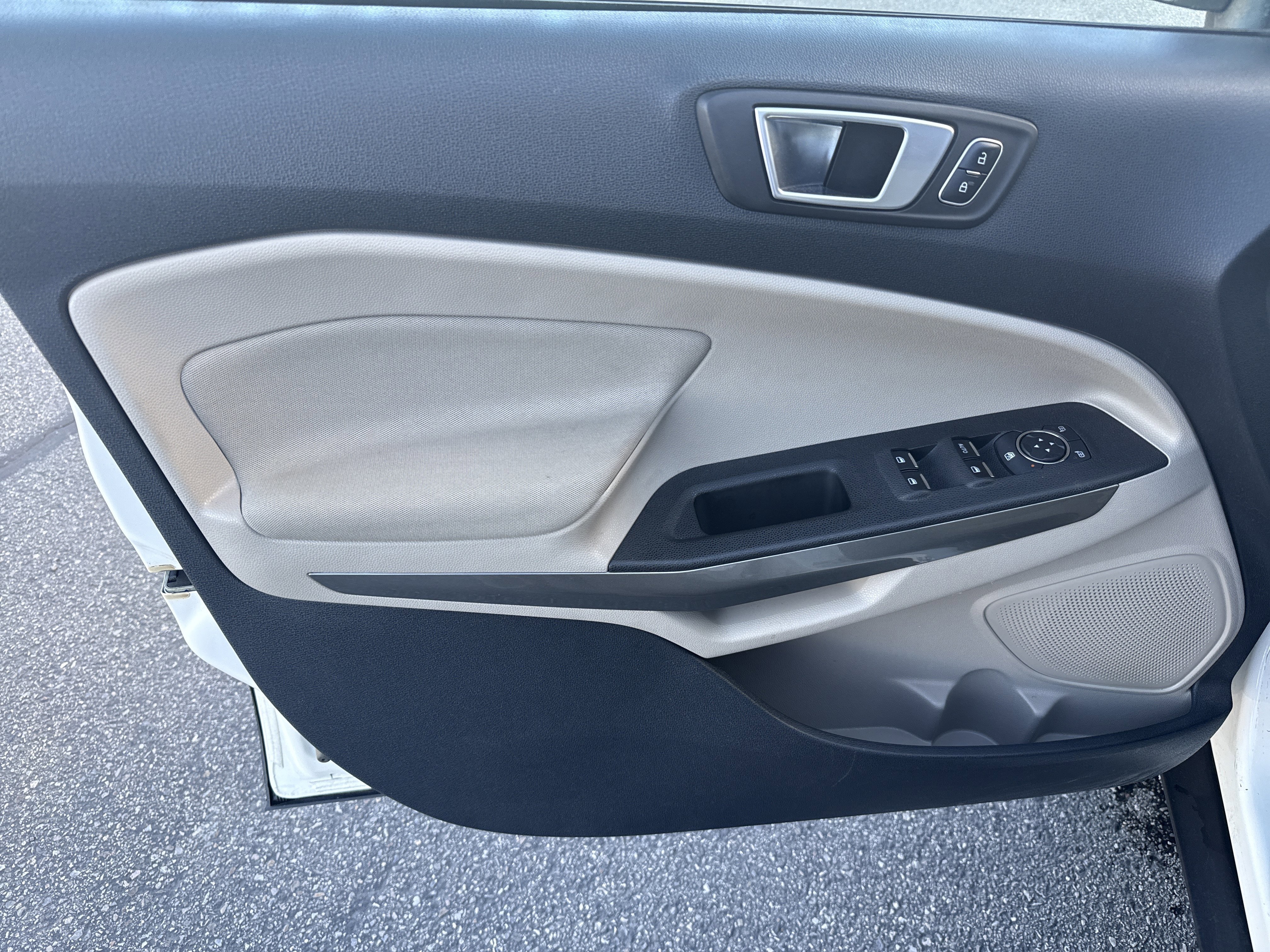 Certified 2018 Ford EcoSport SE w/ SE Cold Weather Package image 15