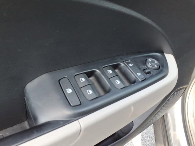 Used 2023 Hyundai Venue SEL image 19