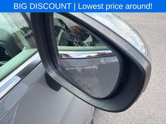 Used 2023 Chrysler Pacifica Touring-L FWD image 8