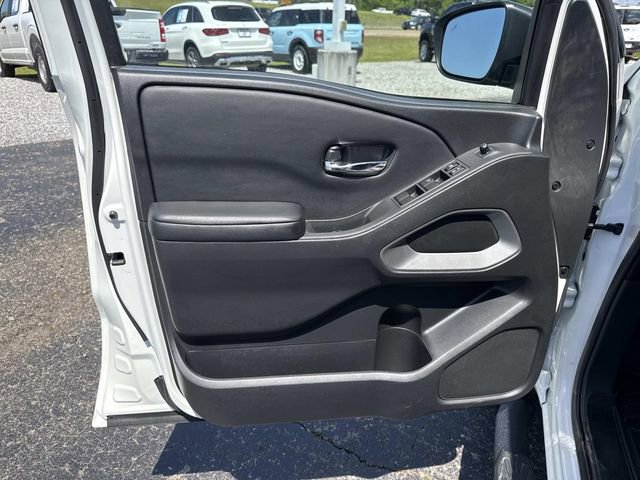 Used 2025 Nissan Frontier SV image 18