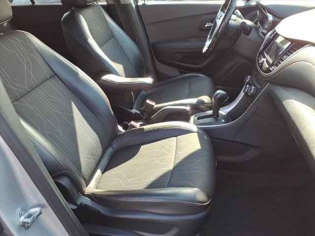 Used 2019 Chevrolet Trax LT w/ Redline Edition image 18