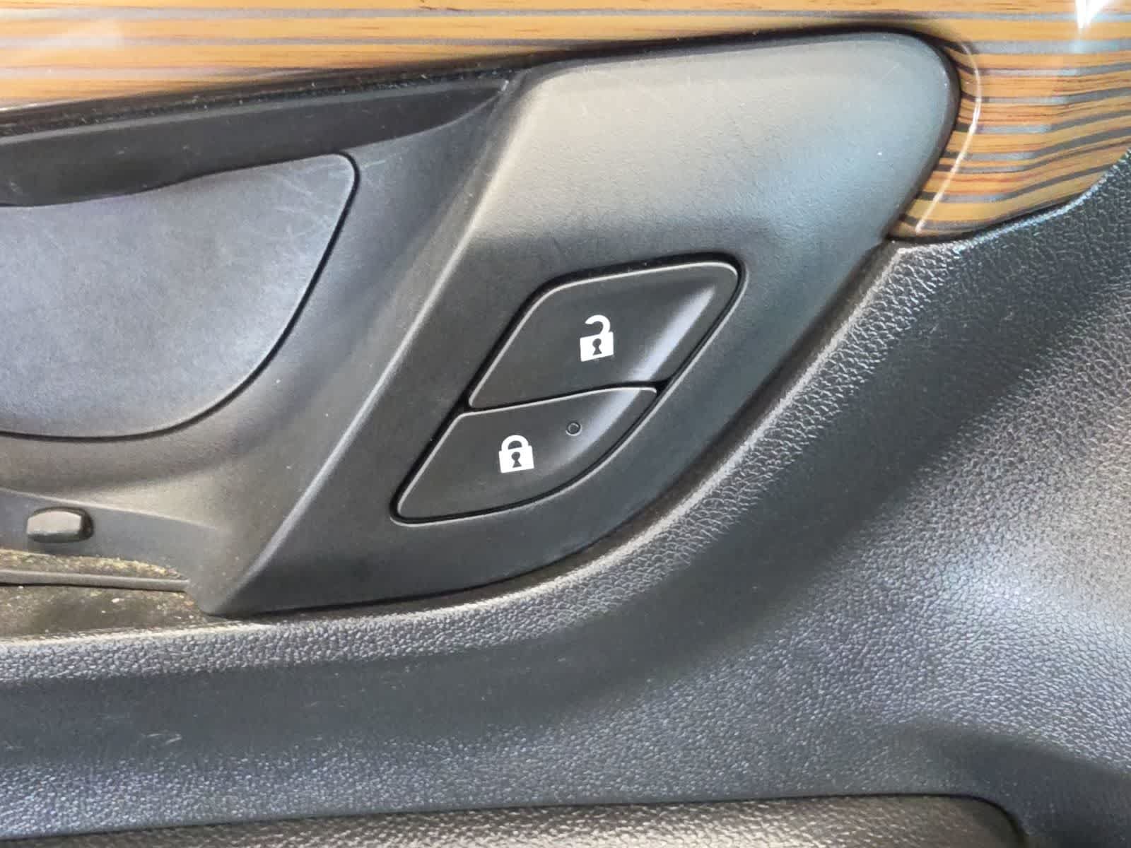 Used 2020 GMC Terrain SLE w/ Driver Convenience Package FWD image 18