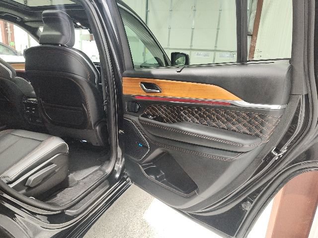 Used 2023 Jeep Grand Cherokee L Summit AWD/4WD image 19