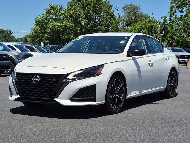 Used 2023 Nissan Altima 2.5 SR w/ SR Premium Package FWD image 1