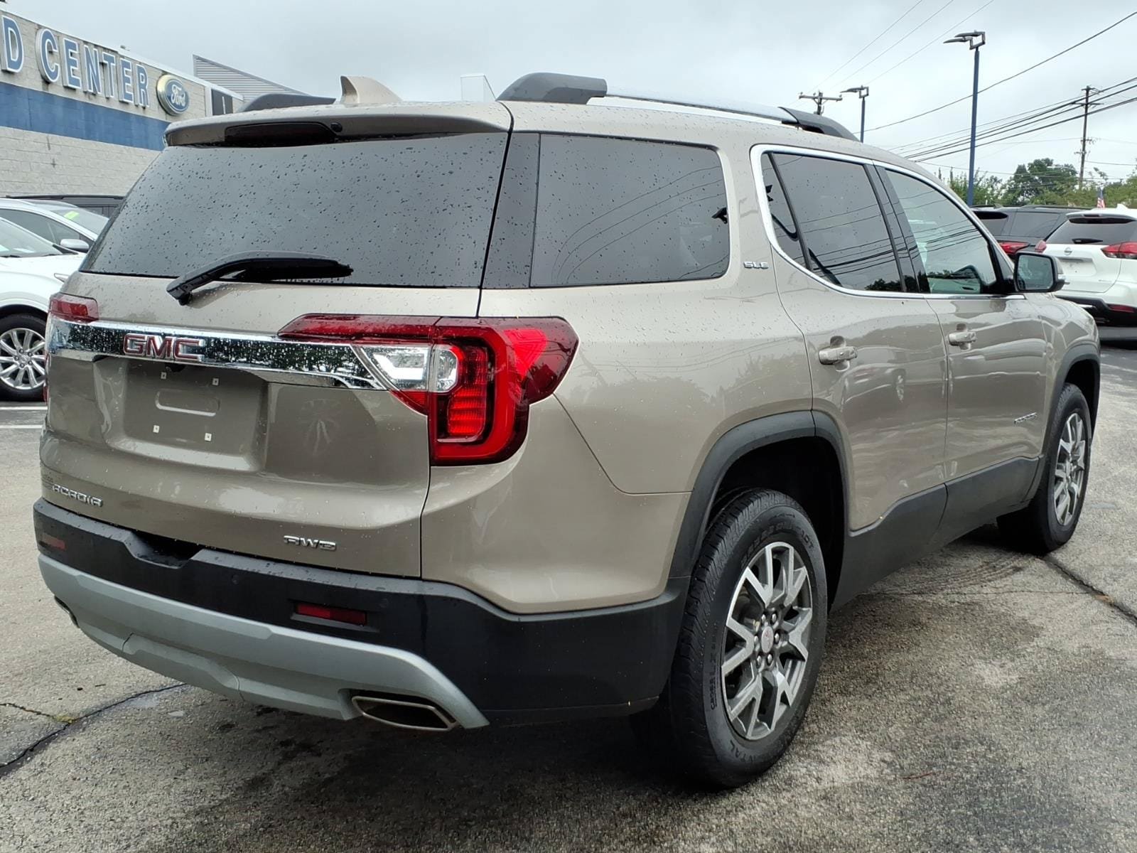 Used 2022 GMC Acadia SLE w/ Driver Convenience Package AWD/4WD image 3