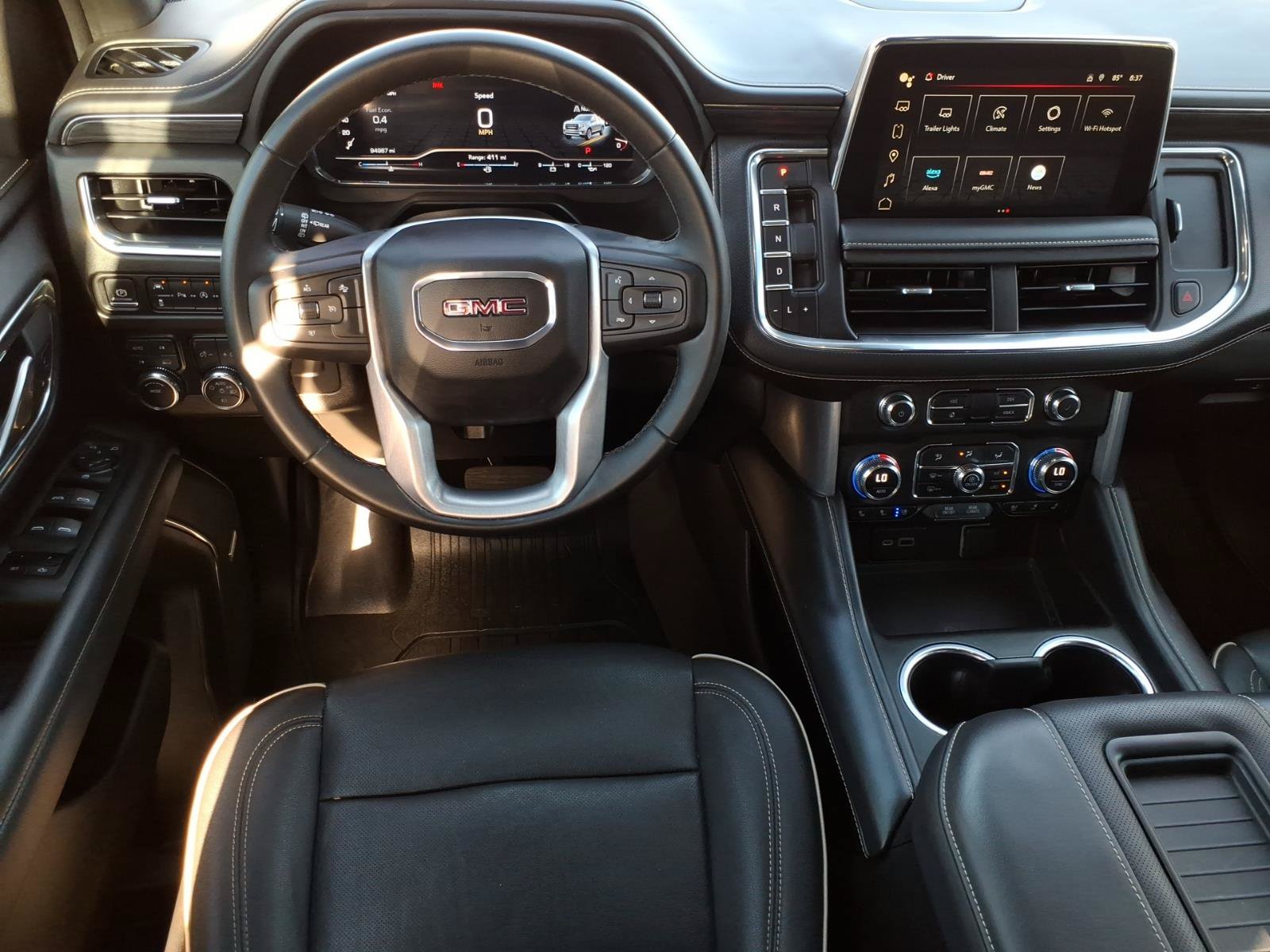 Used 2023 GMC Yukon XL SLT AWD/4WD image 18