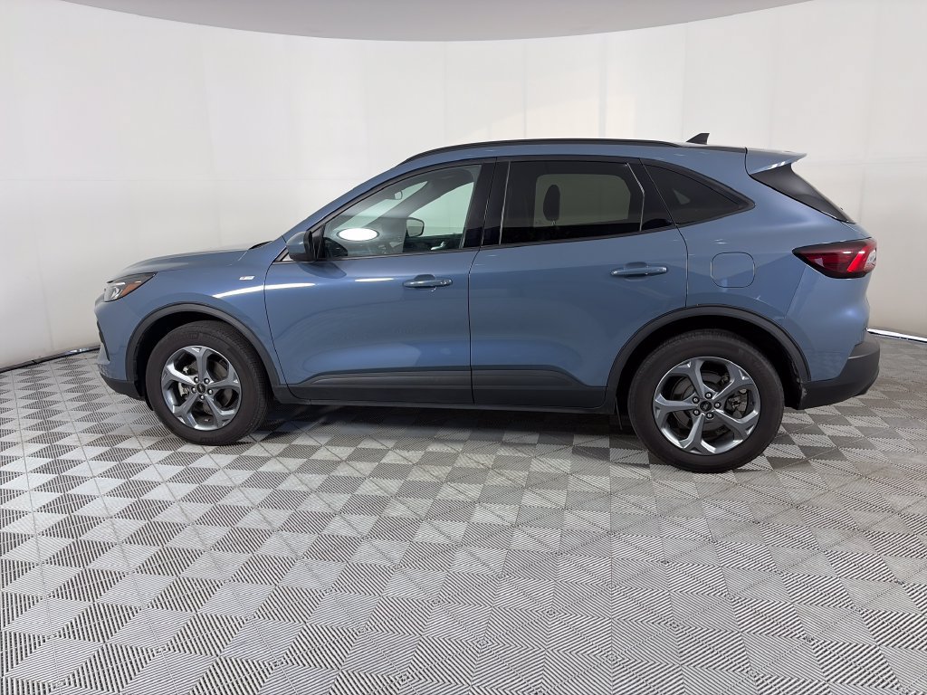 Certified 2025 Ford Escape ST-Line Select AWD/4WD image 4