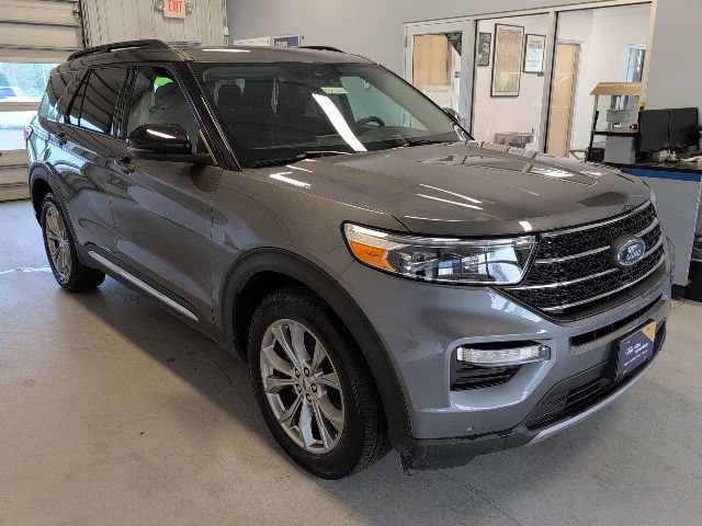 Certified 2023 Ford Explorer XLT w/ Equipment Group 202A AWD/4WD image 7