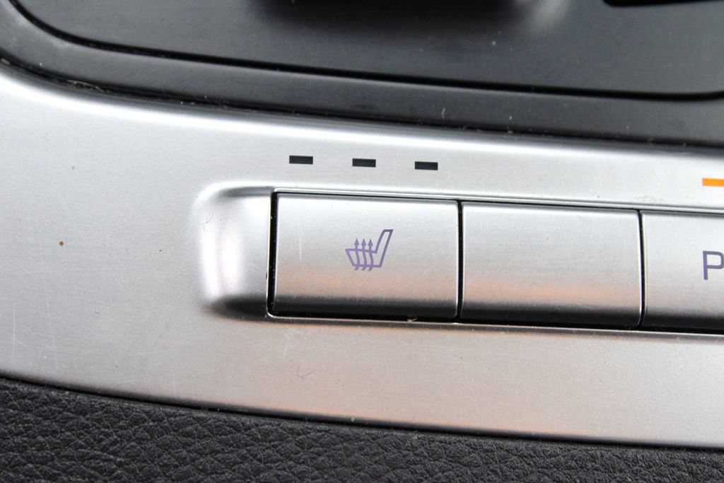 Used 2025 Kia Carnival FWD image 33