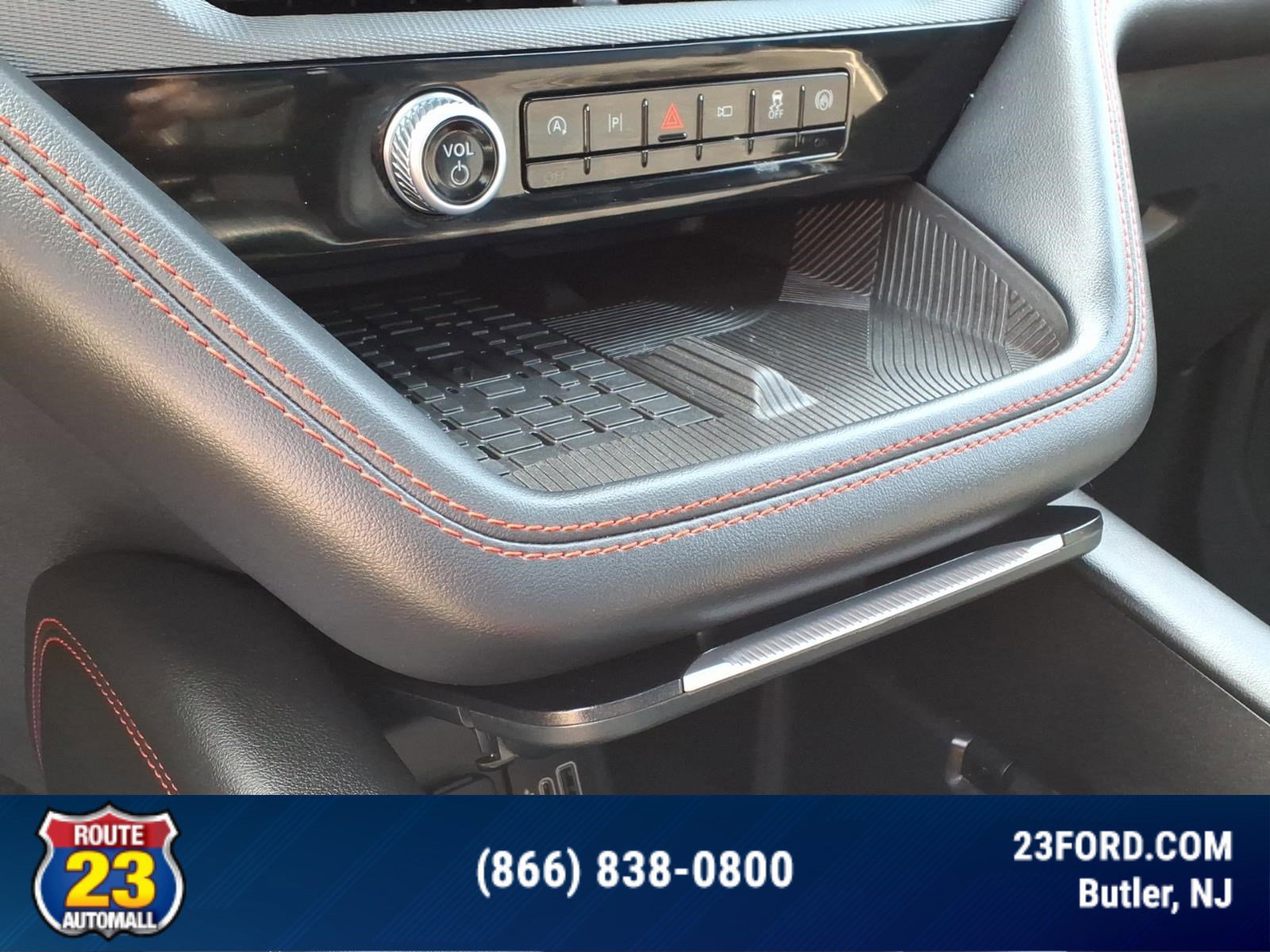 Certified 2025 Ford Explorer ST-Line w/ Premium Package AWD/4WD image 19