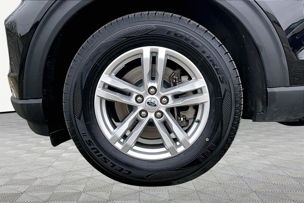 Certified 2023 Ford Explorer XLT w/ Equipment Group 202A image 9