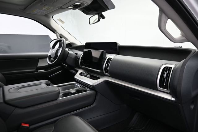 Certified 2025 Ford Expedition Active AWD/4WD image 34