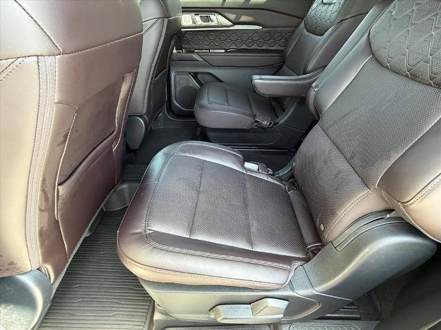 Certified 2025 Ford Explorer Platinum w/ Ultimate Package AWD/4WD image 11
