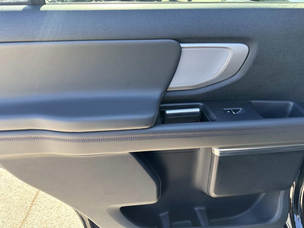Certified 2025 Ford Expedition Active AWD/4WD image 12