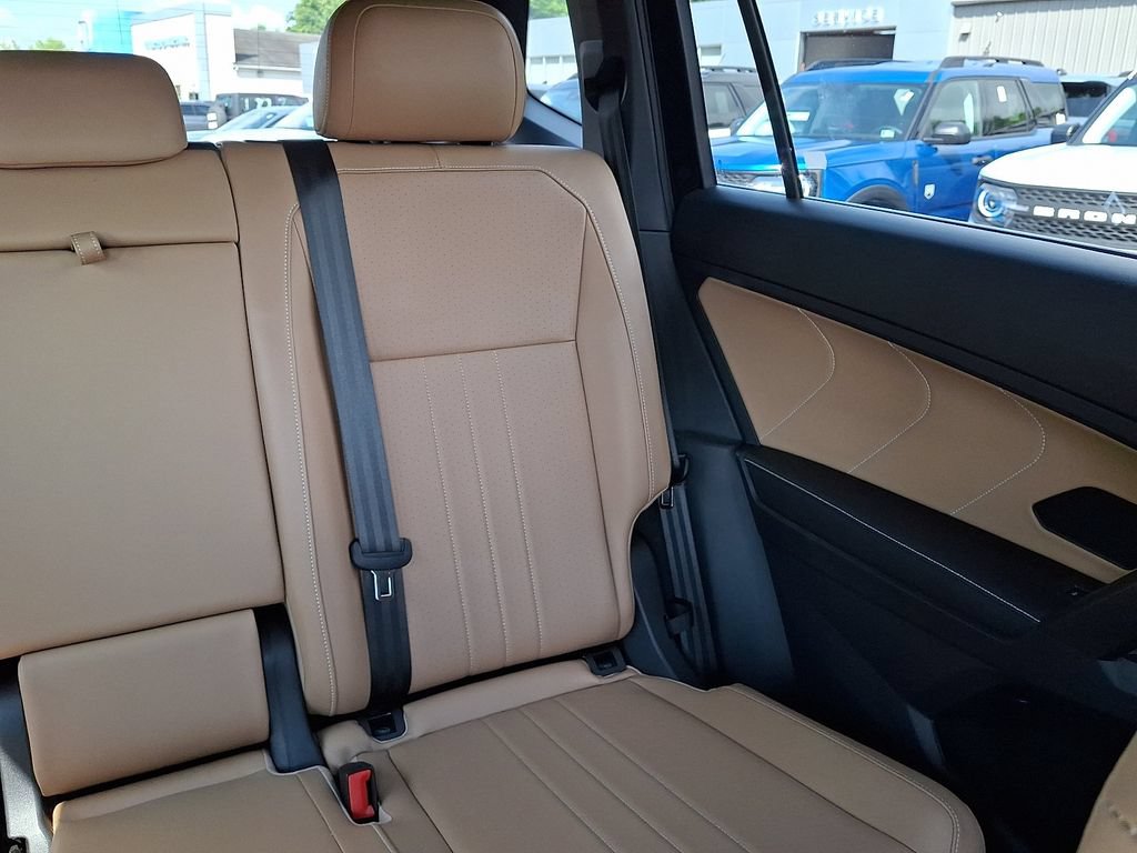 Used 2024 Volkswagen Tiguan SE AWD/4WD image 20