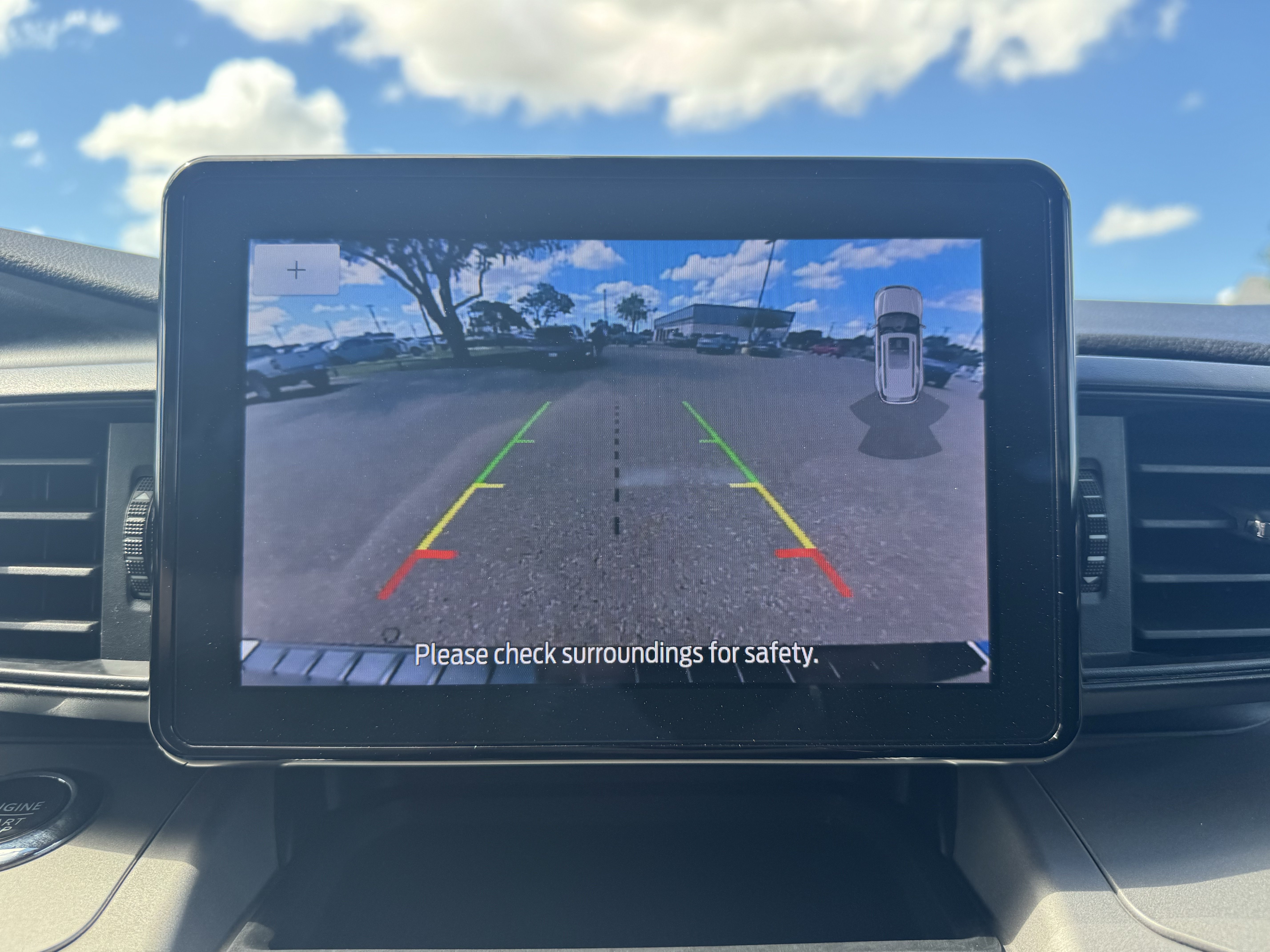Certified 2024 Ford Explorer XLT RWD image 17