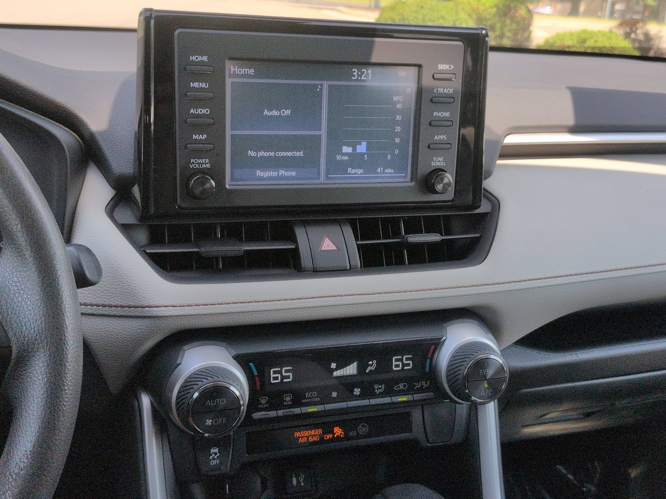 Used 2019 Toyota RAV4 XLE FWD image 22