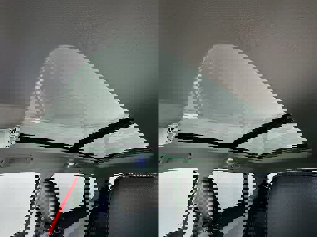 Used 2023 Volkswagen Taos SE w/ Panoramic Sunroof Package image 30