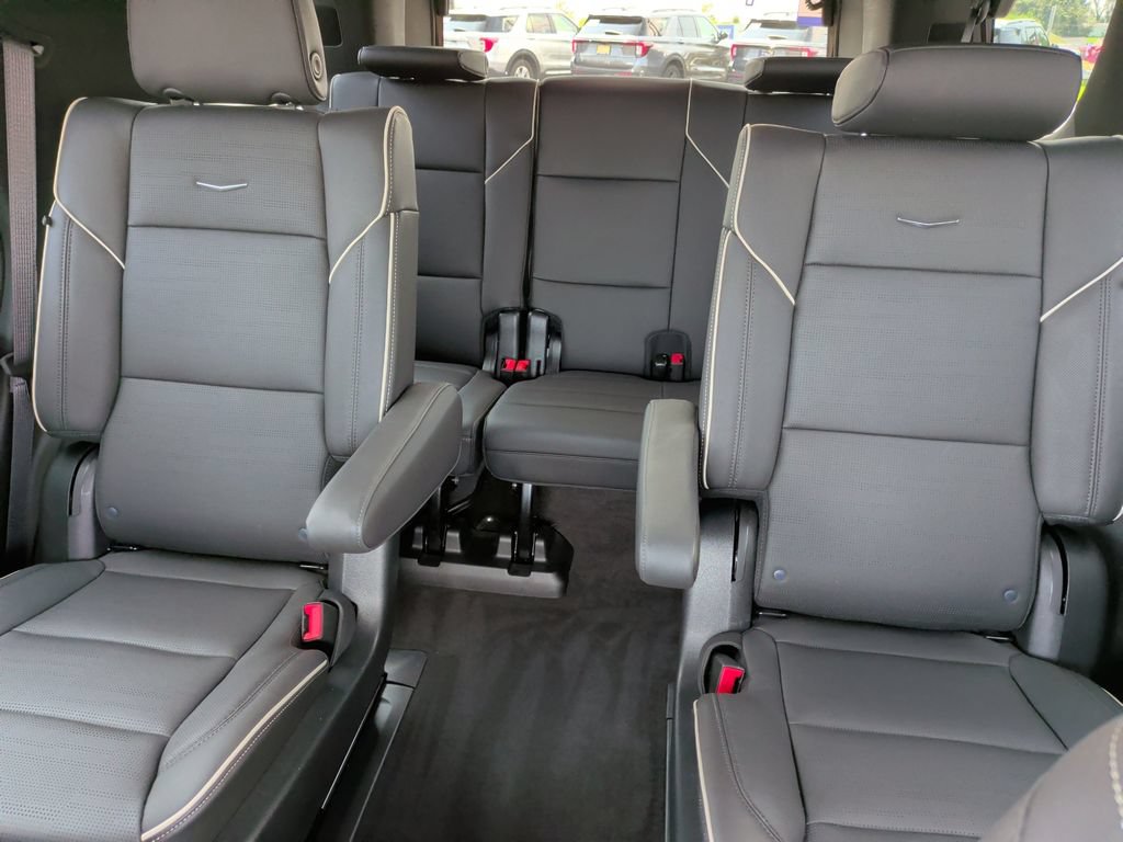 Used 2023 Cadillac Escalade Premium Luxury w/ Performance Package AWD/4WD image 8
