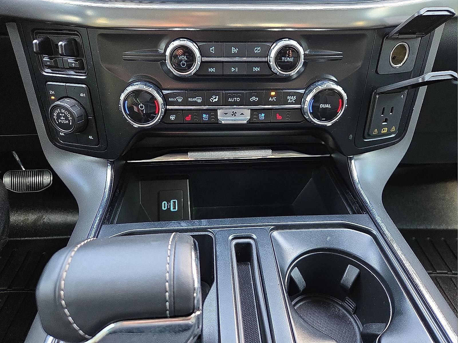 Certified 2023 Ford F150 Lariat w/ FX4 Off-Road Package AWD/4WD image 18