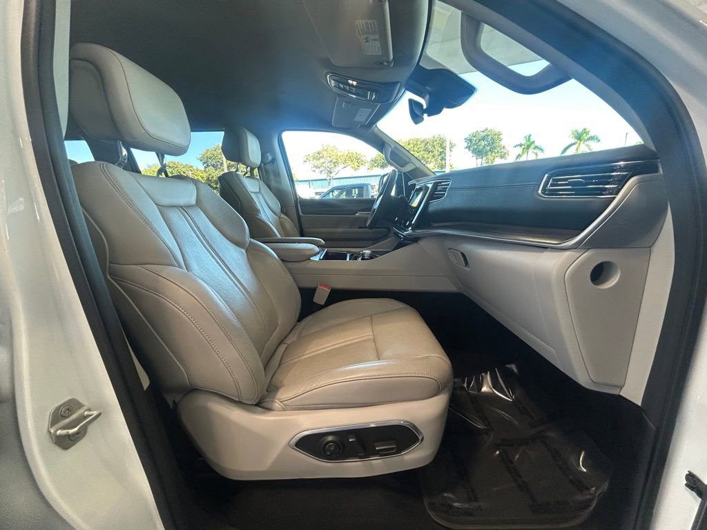 Used 2023 Jeep Wagoneer L Series II image 23