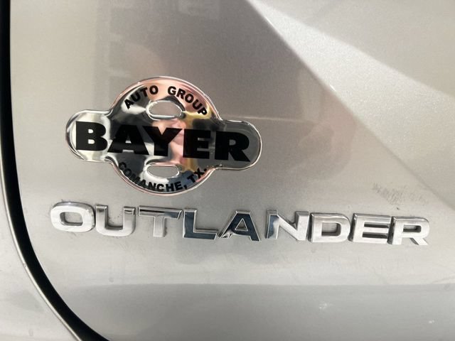 Used 2025 Mitsubishi Outlander AWD image 28