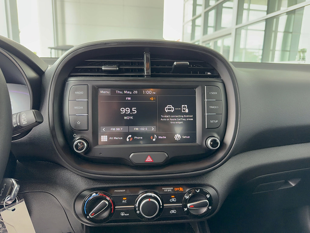 Used 2025 Kia Soul LX w/ LX Technology Package FWD image 19