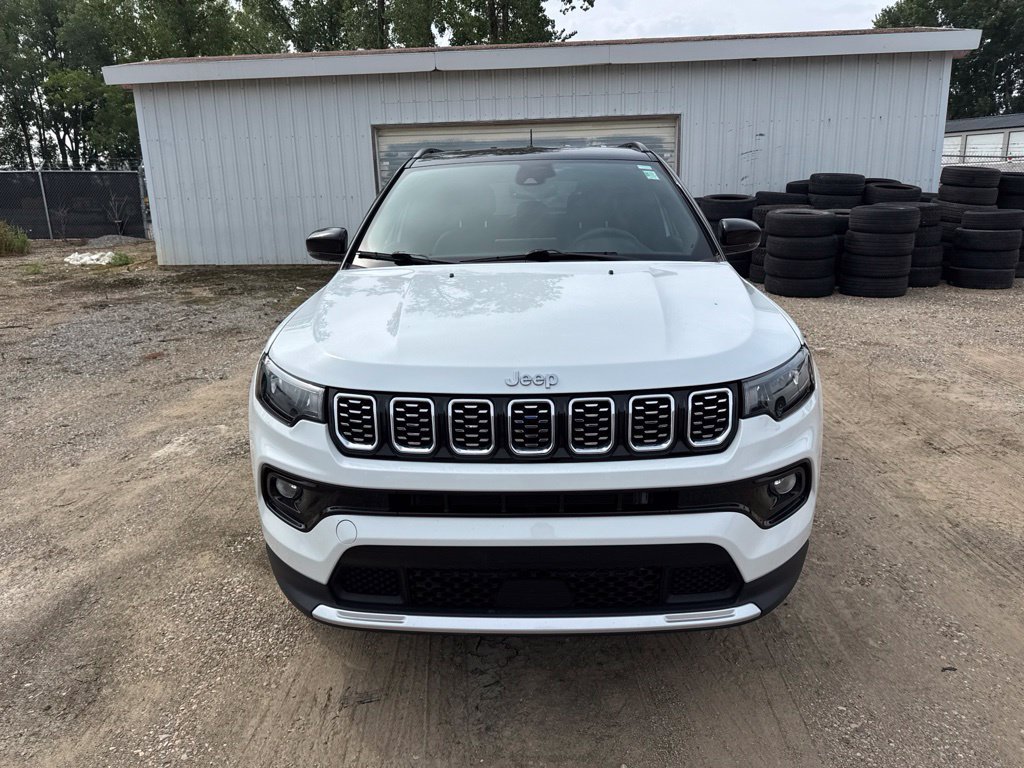 Used 2025 Jeep Compass Limited AWD/4WD image 2