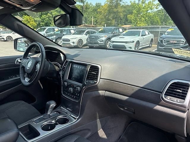 Used 2018 Jeep Grand Cherokee Laredo AWD/4WD image 15