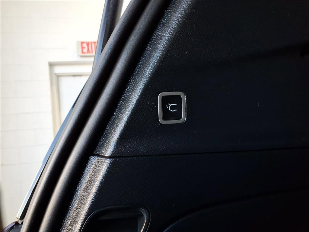 Used 2025 Chrysler Pacifica Select image 28