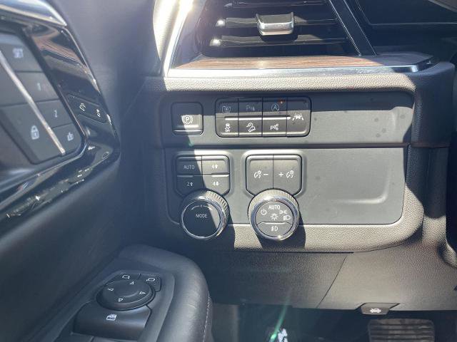 Used 2025 Chevrolet Suburban Z71 AWD/4WD image 16