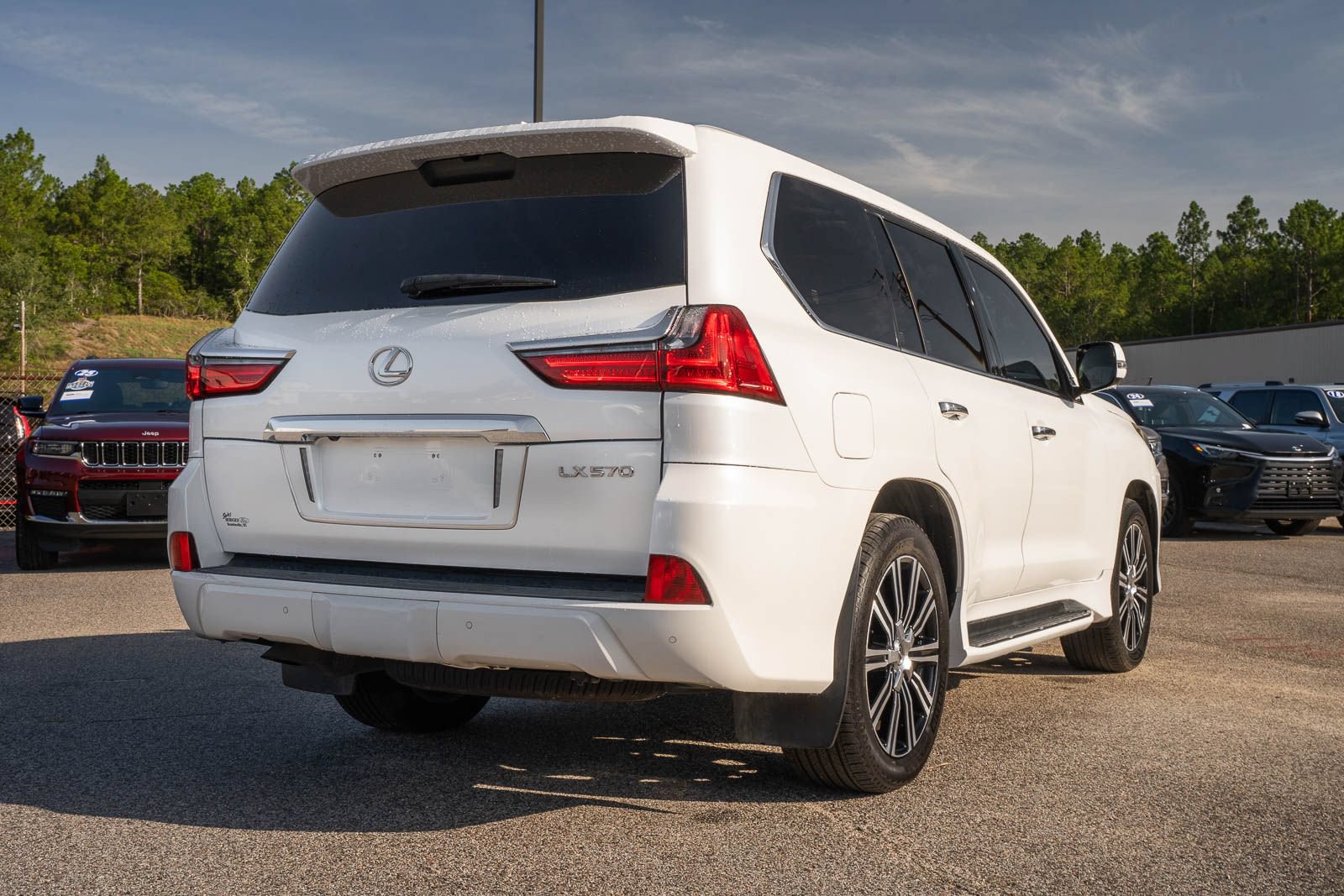 Used 2020 Lexus LX 570 4WD w/ Luxury Package image 11