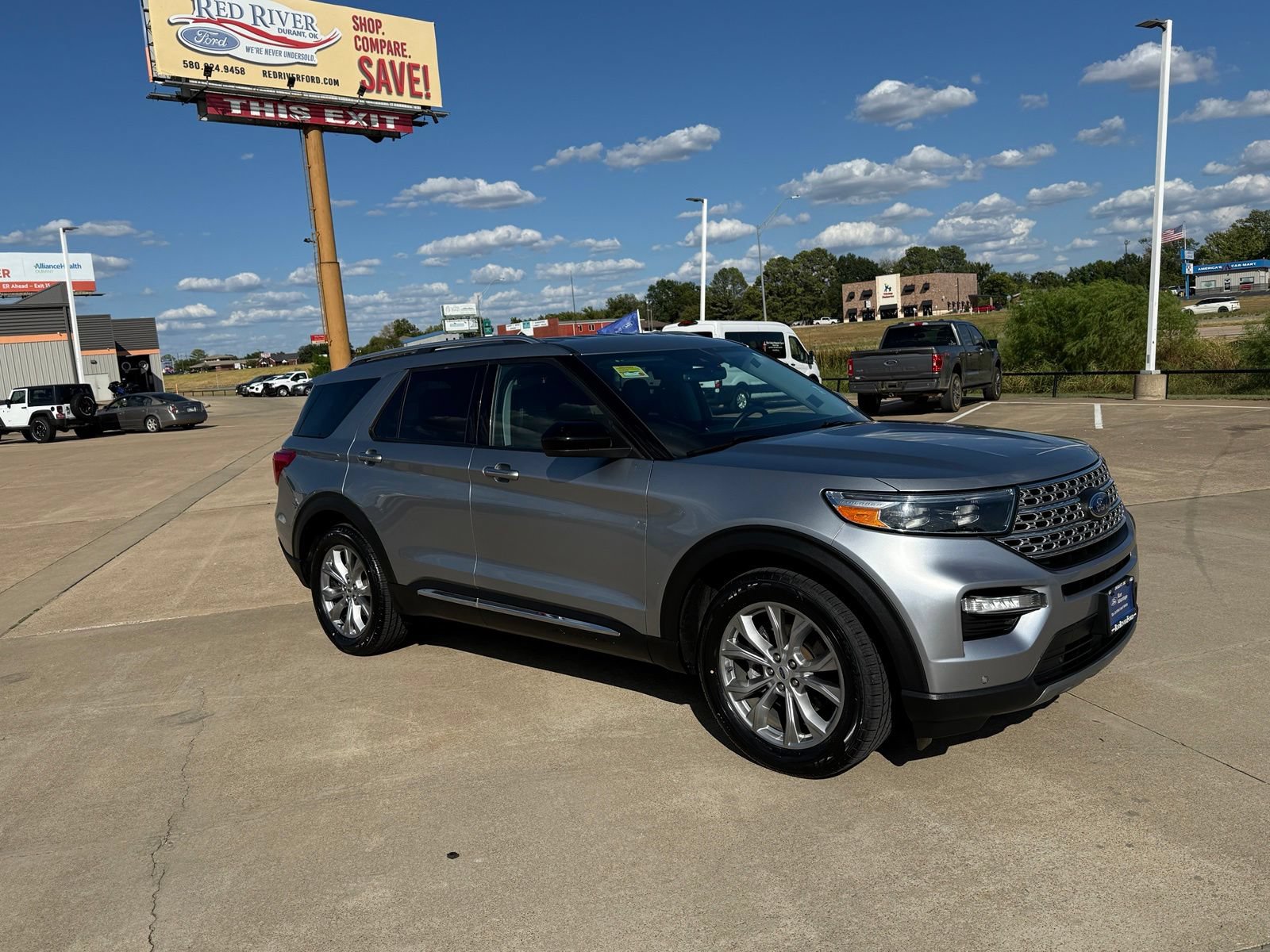 Certified 2024 Ford Explorer Limited RWD image 3