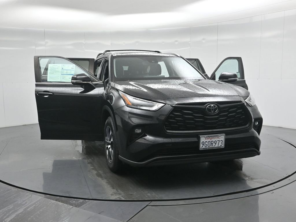 Used 2023 Toyota Highlander XLE image 36