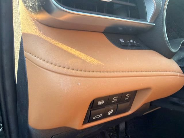 Used 2024 Toyota Highlander Platinum AWD/4WD image 42