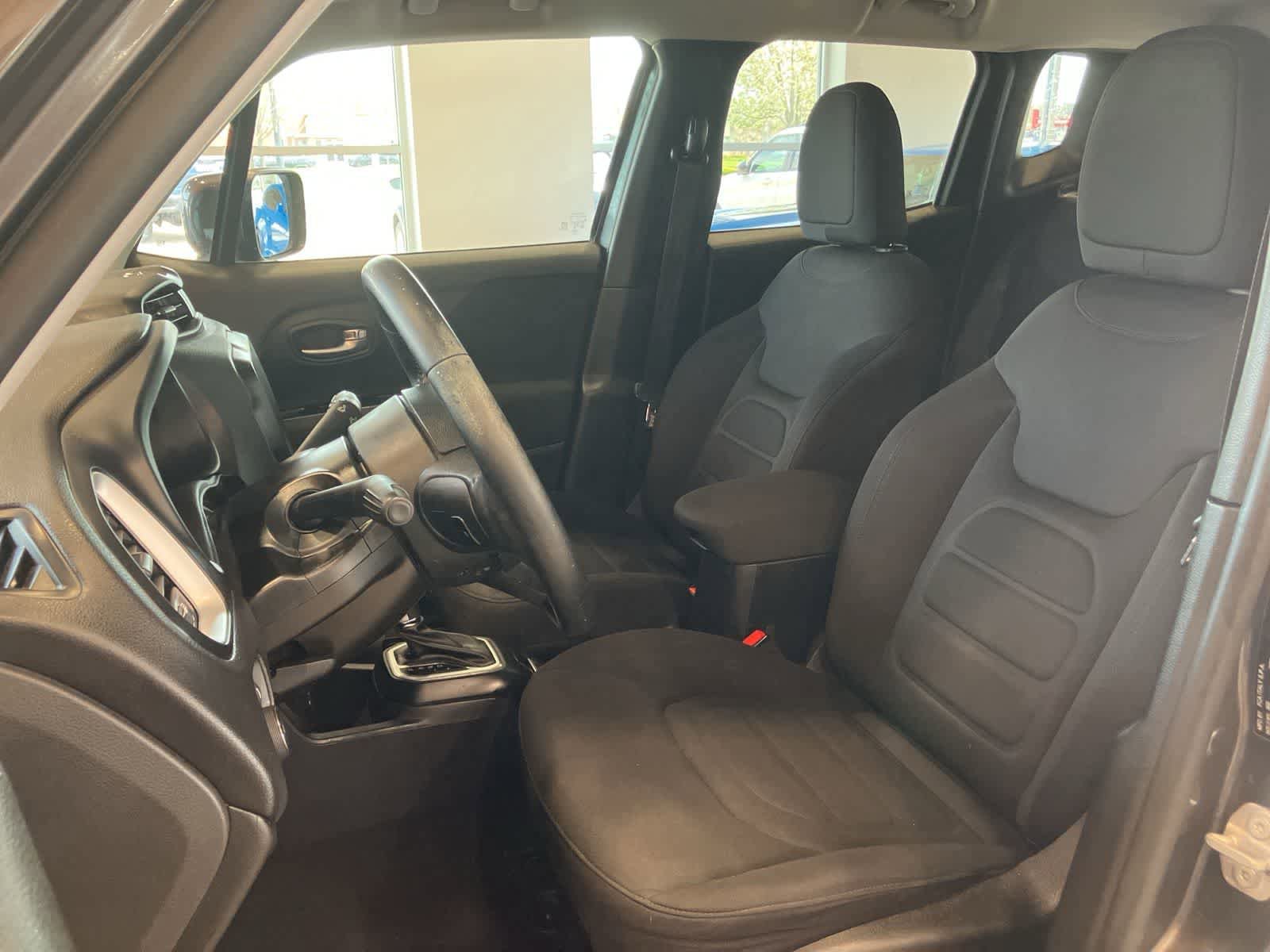 Used 2020 Jeep Renegade Latitude w/ Cold Weather Group AWD/4WD image 10