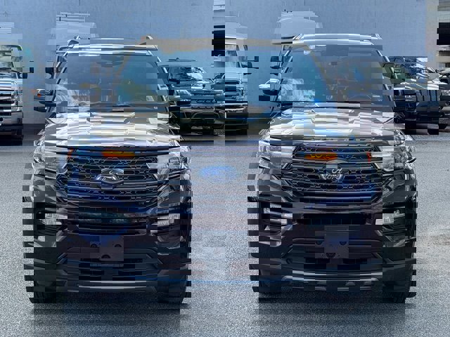 Certified 2022 Ford Explorer XLT w/ Equipment Group 202A image 8