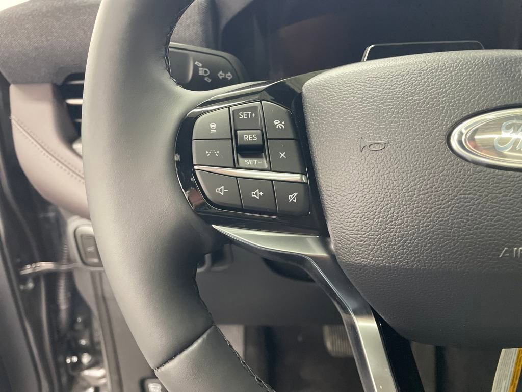 Certified 2025 Ford Explorer Platinum w/ LUX Leather Package image 21