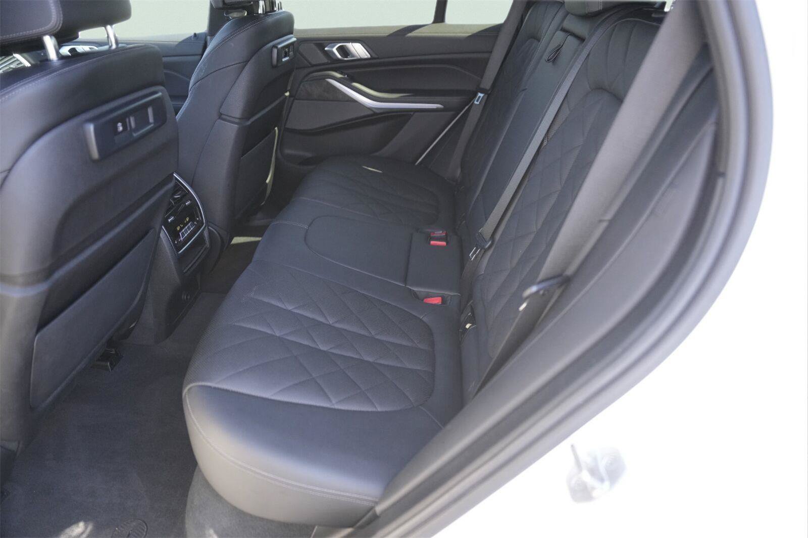 Used 2023 BMW X5 xDrive40i w/ M Sport Package AWD/4WD image 13
