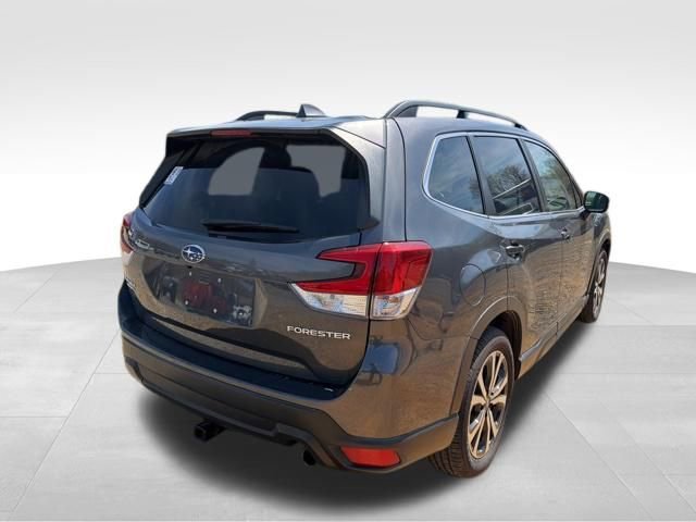 Used 2021 Subaru Forester Limited image 4