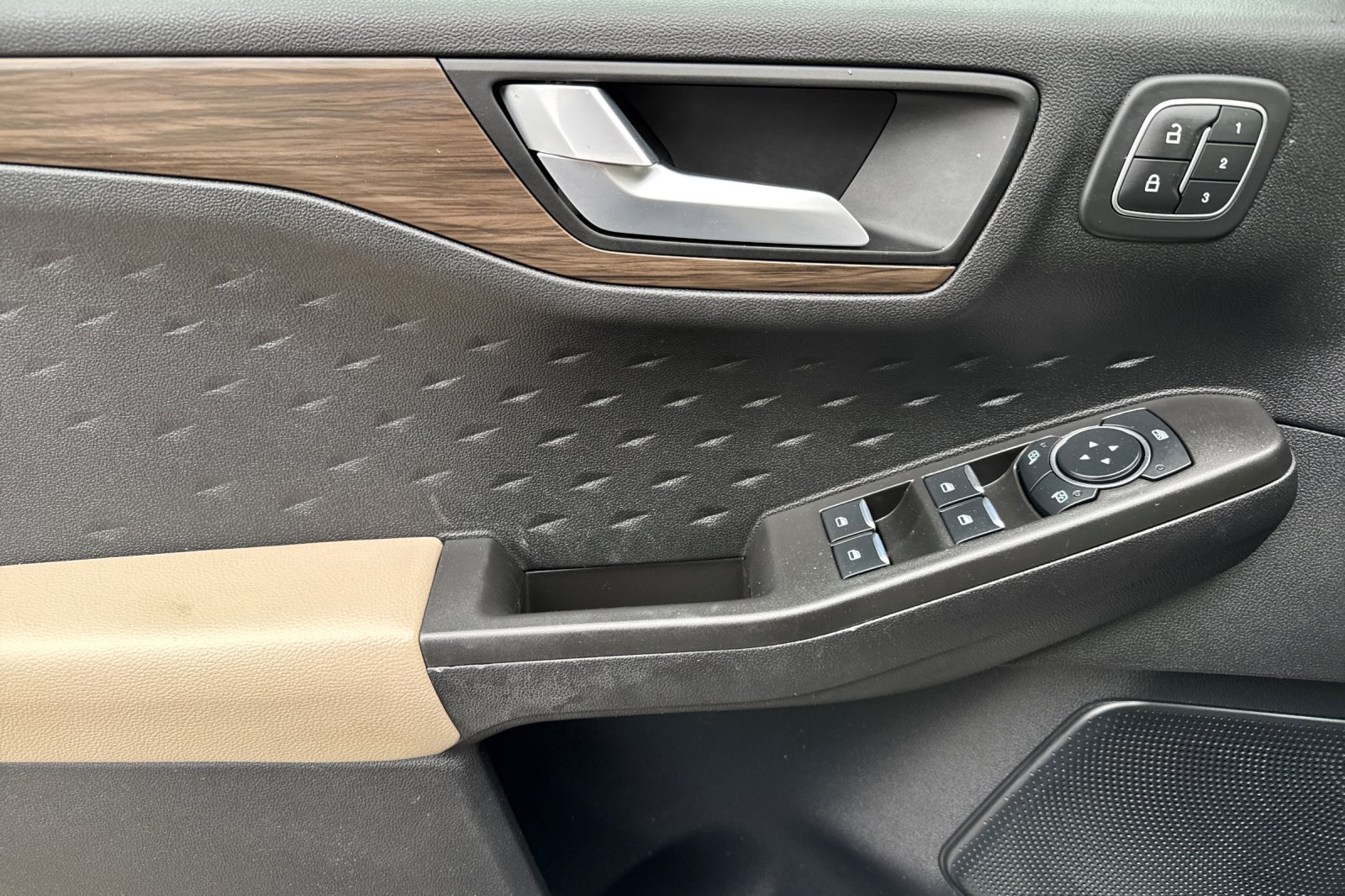 Certified 2020 Ford Escape Titanium AWD/4WD image 11