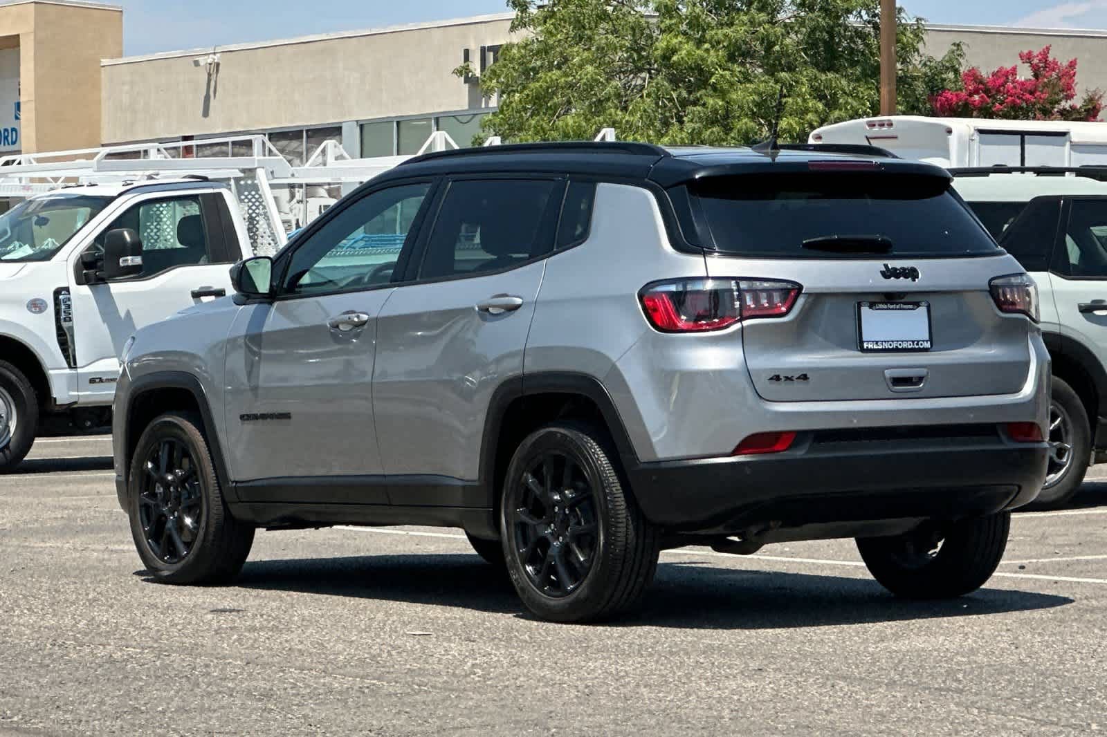 Used 2023 Jeep Compass Latitude w/ Convenience Group AWD/4WD image 6