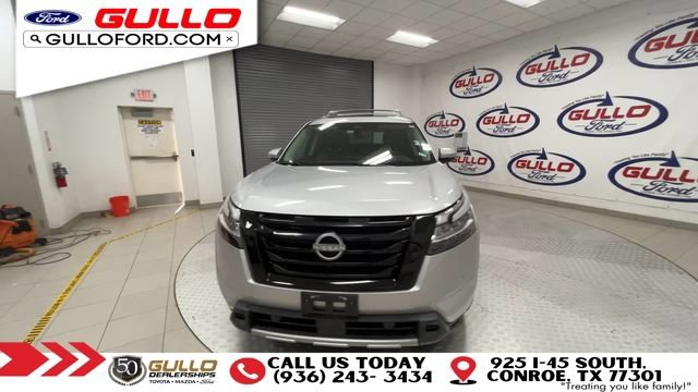 Used 2024 Nissan Pathfinder Platinum FWD image 3