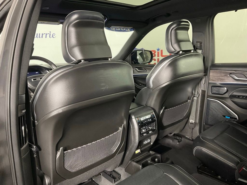 Used 2022 Jeep Grand Cherokee L Overland w/ Luxury Tech Group IV RWD image 15