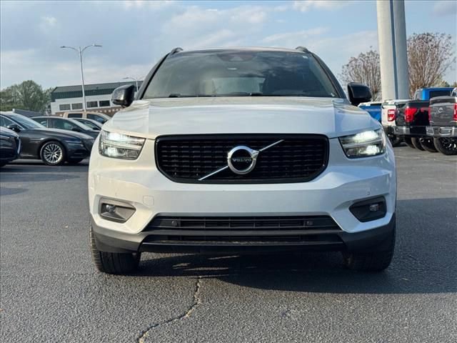 Used 2022 Volvo XC40 T4 R-Design w/ Protection Package Premier FWD image 9