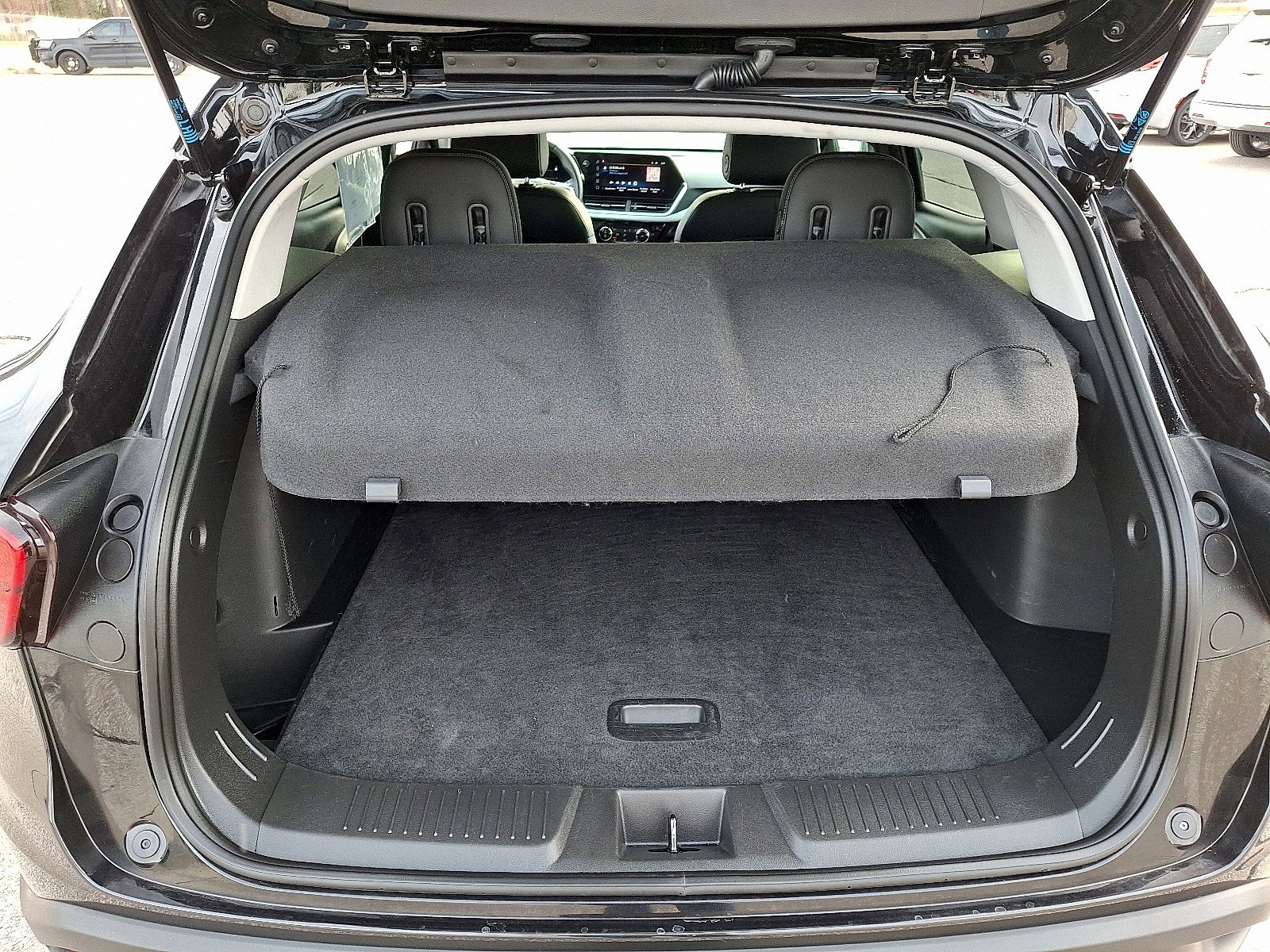 Used 2025 Chevrolet Trax LT w/ LT Convenience Package image 28