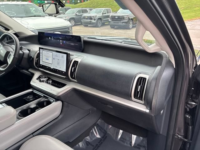 Certified 2025 Ford Expedition Active AWD/4WD image 42