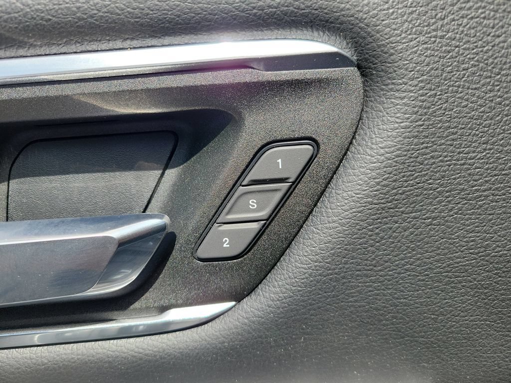 Used 2022 RAM 1500 Laramie AWD/4WD image 13